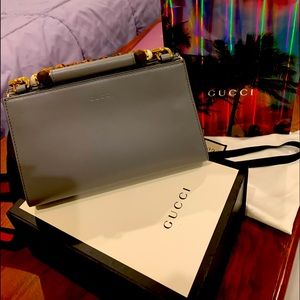 Sold/Gucci nymphaea shoulder bag